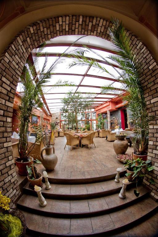 Hotel Atrium ニトラ エクステリア 写真