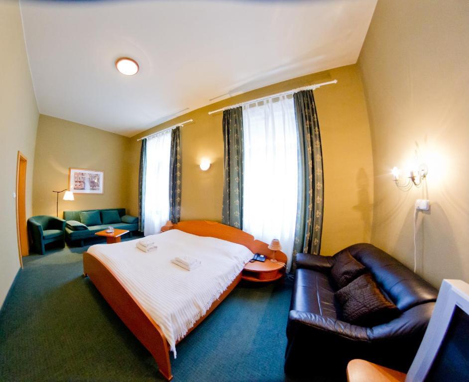 Hotel Atrium ニトラ エクステリア 写真